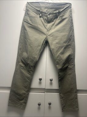Levi's Slim Straight Chinos in Olive Drab